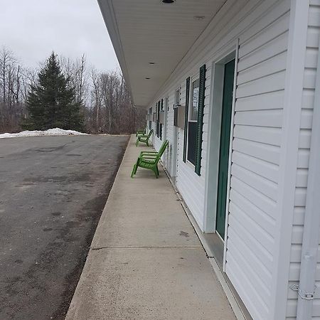 Covered Bridge Inn & Suites Sussex Exterior foto