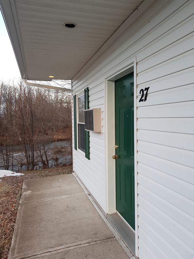 Covered Bridge Inn & Suites Sussex Exterior foto