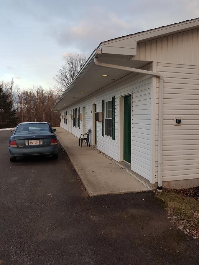 Covered Bridge Inn & Suites Sussex Exterior foto