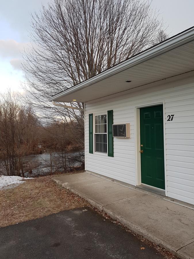 Covered Bridge Inn & Suites Sussex Exterior foto