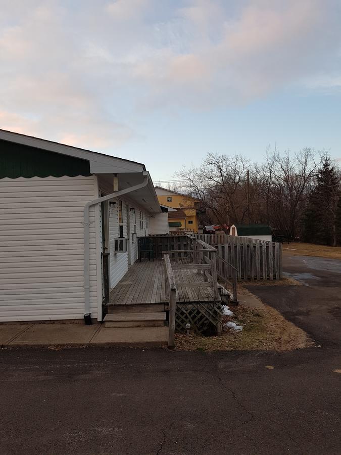 Covered Bridge Inn & Suites Sussex Exterior foto