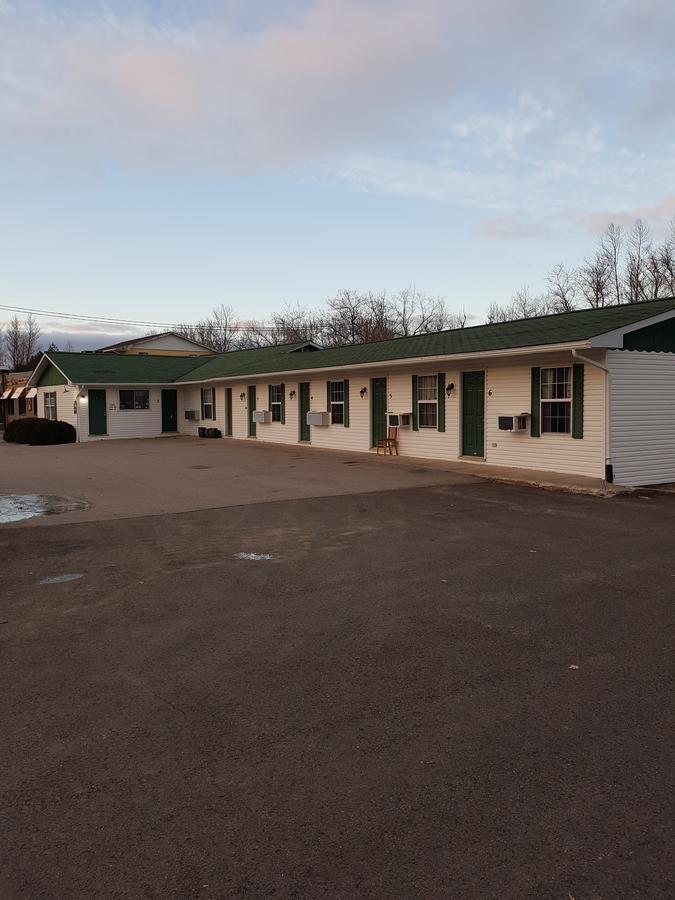 Covered Bridge Inn & Suites Sussex Exterior foto